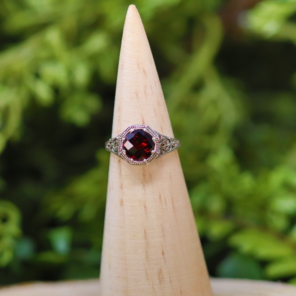 Vintage 2 Carat Garnet Filigree Ring